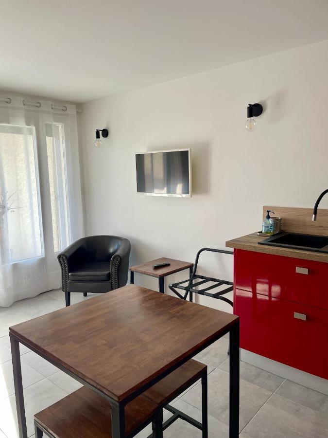 Maison D'Hotes Romarine 르보우스캣 외부 사진