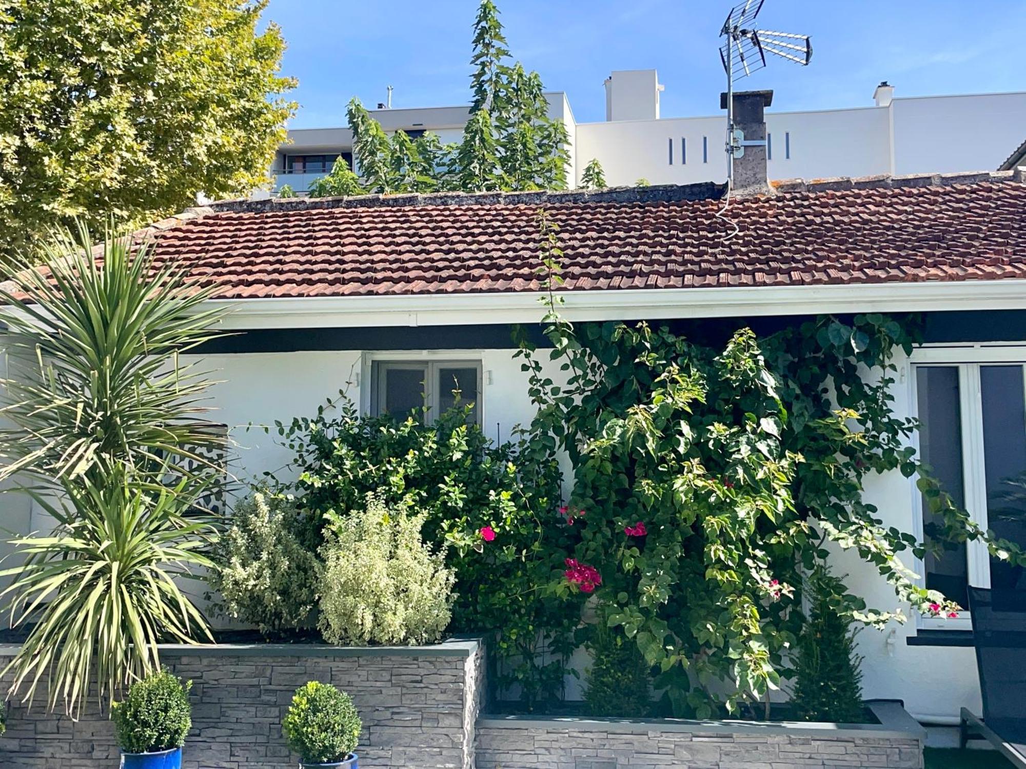 Maison D'Hotes Romarine 르보우스캣 외부 사진